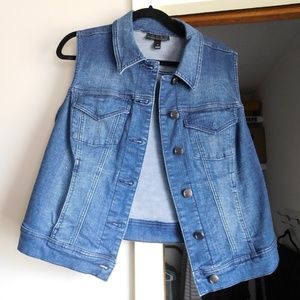 Slightly cropped like-new denim vest